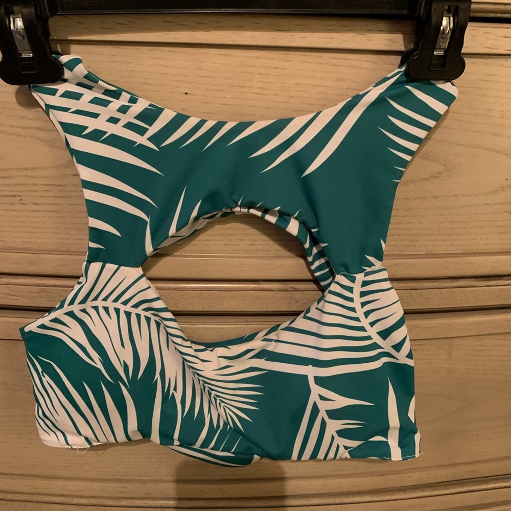 Key hole two piece bathing suit